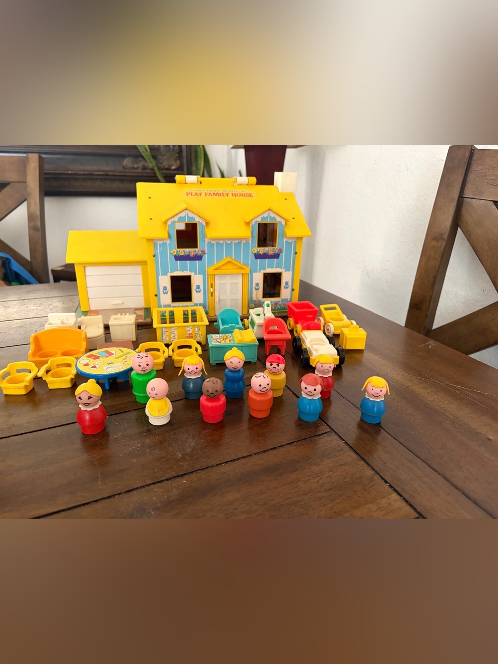 FISHER PRICE LITTLE PEOPLE 952 YELLOW ROOF HOUSE